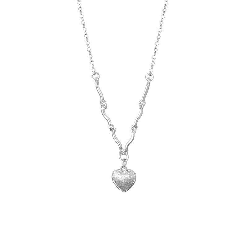 Sterling silver heart-shaped brushed necklace, fresh, artistic, versatile, and fashionable clavicle chain.