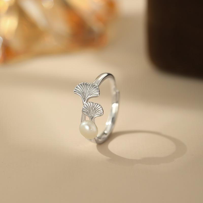 Sterling silver ginkgo pearl ring, elegant and understated, a new sweet and unique jewelry style.