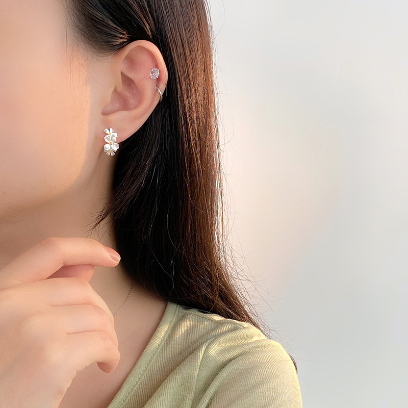 Sterling silver gardenia flower earrings for women, simple and fresh style