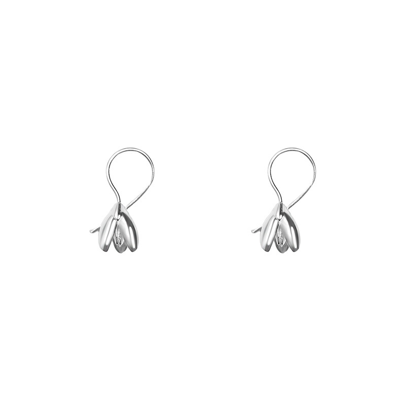 Sterling silver magnolia flower ear hooks, new autumn/winter style, elegant, versatile, fresh, niche earrings for pierced ears.