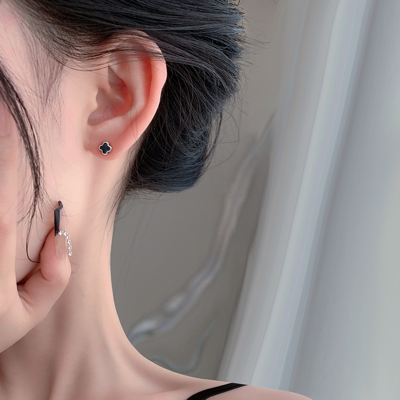 Stud earrings in black sterling silver with floral screw design, suitable for pierced ears; no need to remove while sleeping.